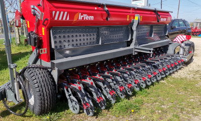 IrTem FDD4000 vontatott gabonavetőgép